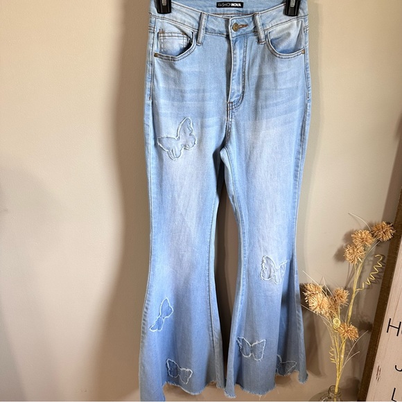 Fashion Nova Light Blue Super Flare Butterfly’s Denim jeans size 3 - Picture 1 of 8